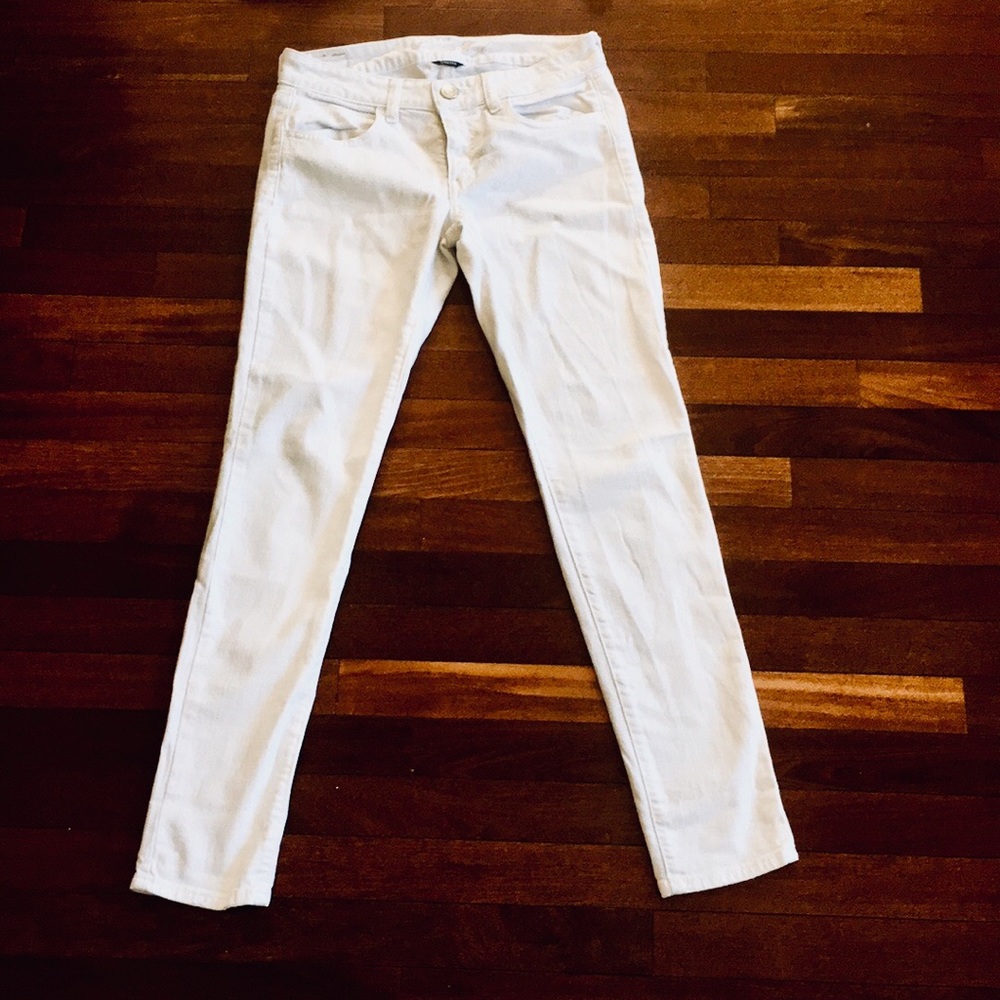 American Eagle White Stretchy Skinny Jeans